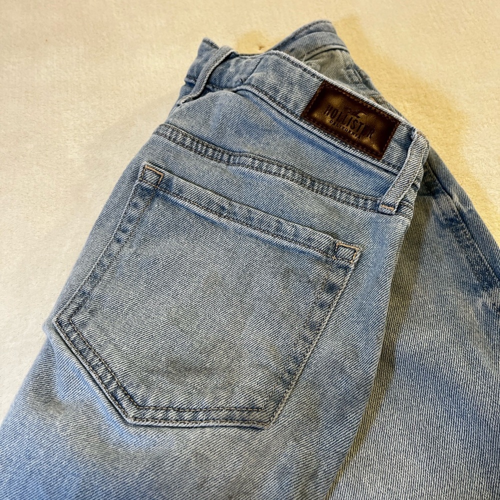 Hollister Ultra High Rise Straight Jeans Light Wash Distressed W27 L25 - Picture 2 of 5